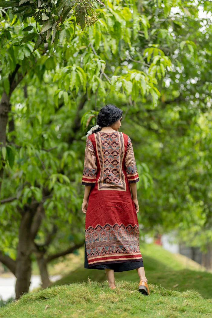 Maroon Traditional Motif Print Cotton Kurta With Dupatta