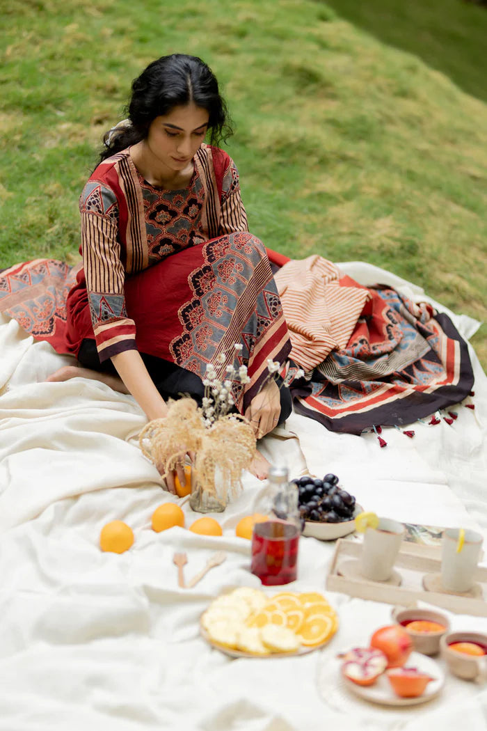 Maroon Traditional Motif Print Cotton Kurta With Dupatta